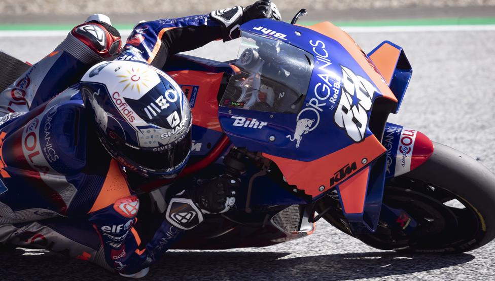 Para KTM, Oliveira fue segundo y Pol Espargaró tercero.