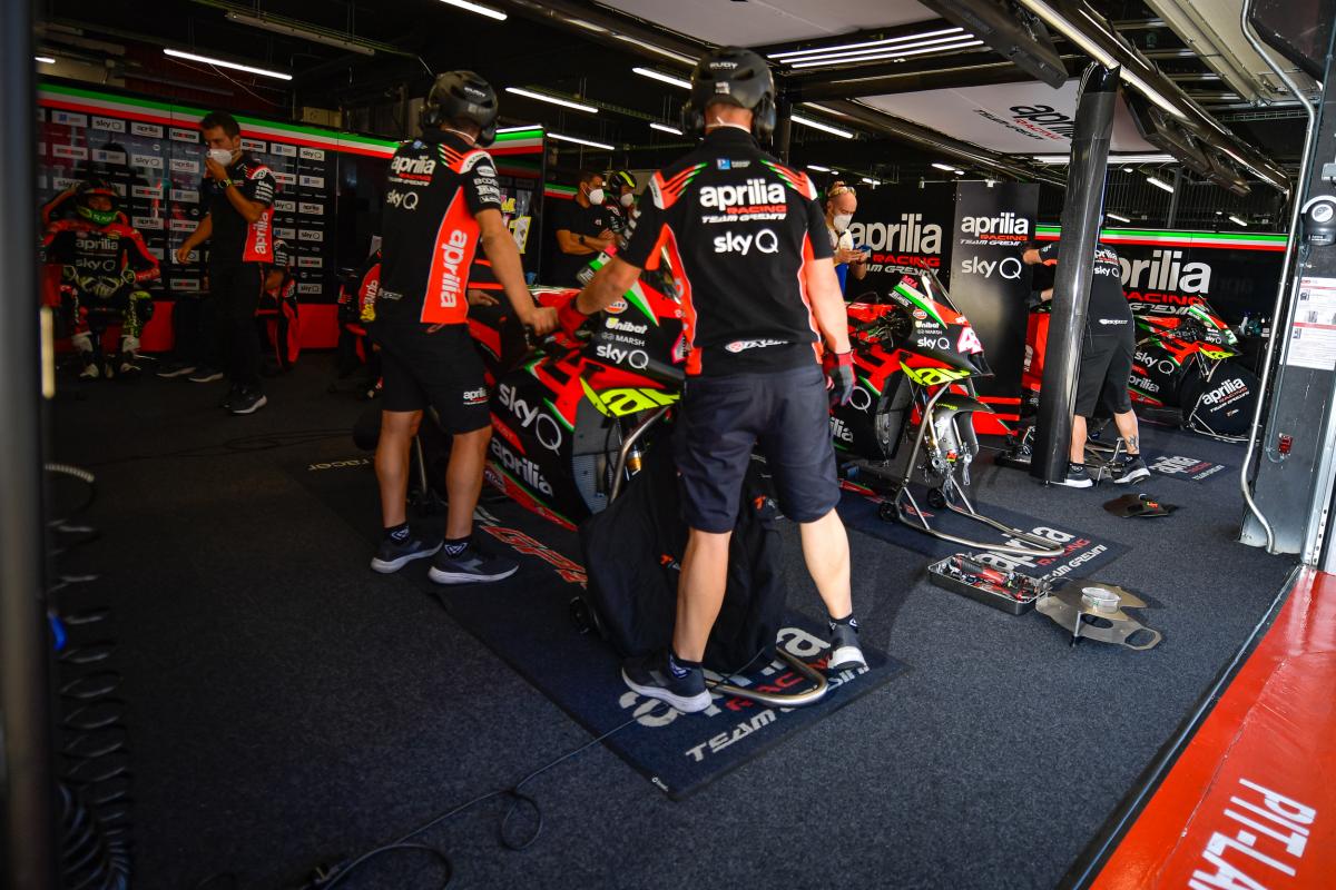 APRILIA disfruta de un test privado Aleix Espargaró y Bradley Smith probaron el lunes...