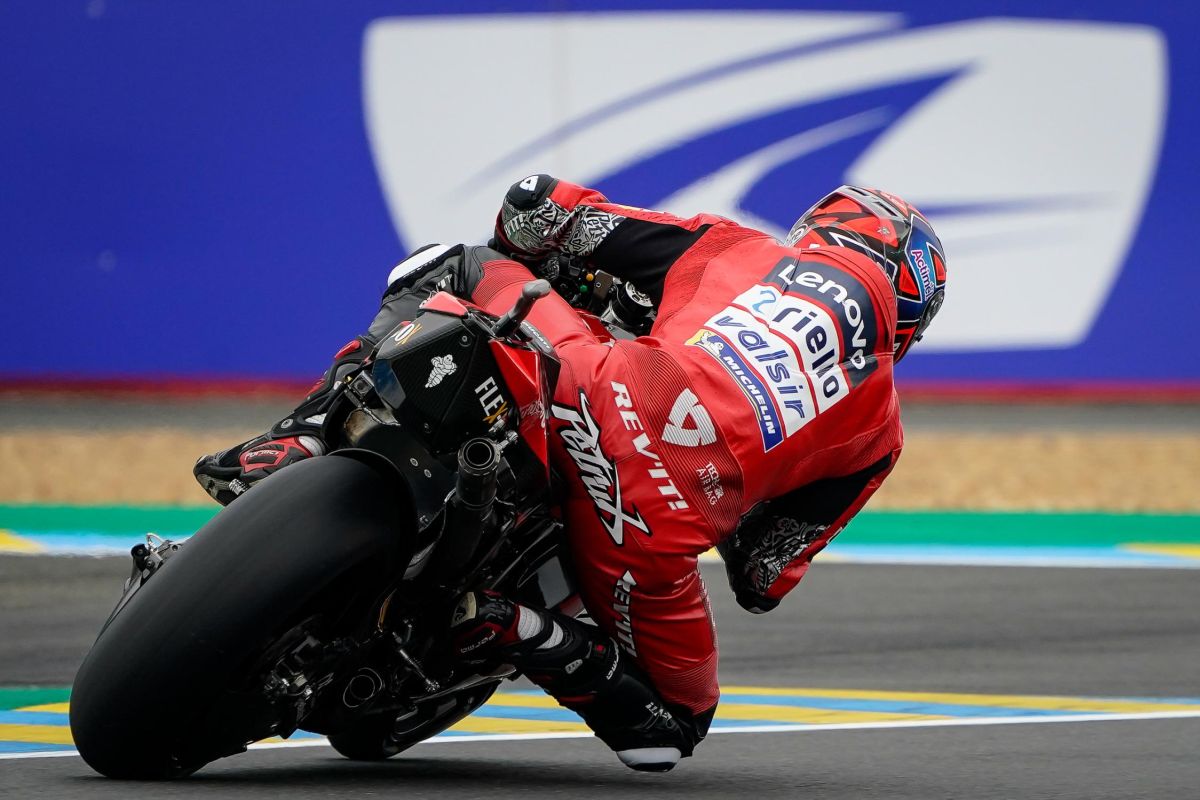 Danilo Petrucci vuelve a lo más alto del podio tras ganar una carrera pasada...