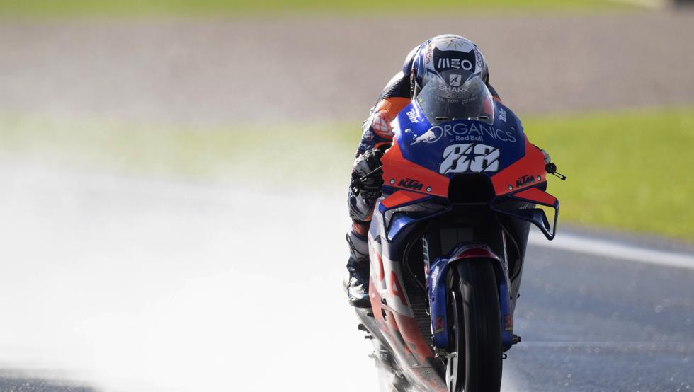 Oliveira lidera la primera toma de contacto con Portimao.