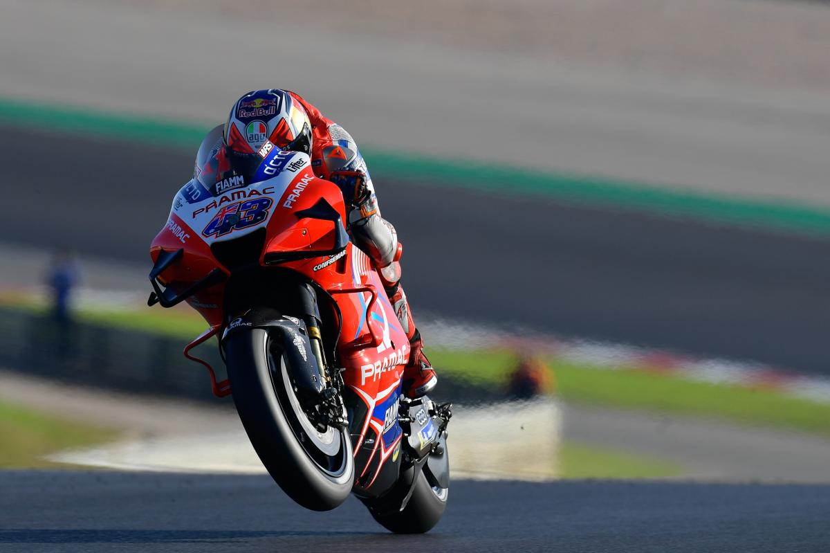 Miller marca el ritmo y Rins se enfrenta a Morbidelli El piloto australiano se...