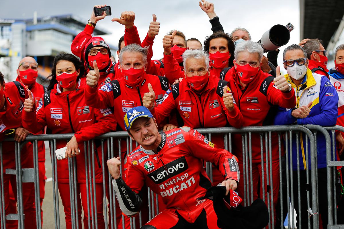 Miller y el Ducati Lenovo Team seguirán en activo en 2022.