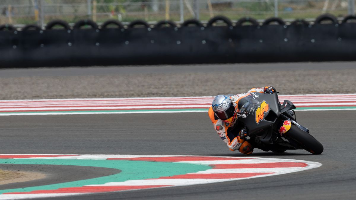 Pol es grande y la nueva Honda funciona.