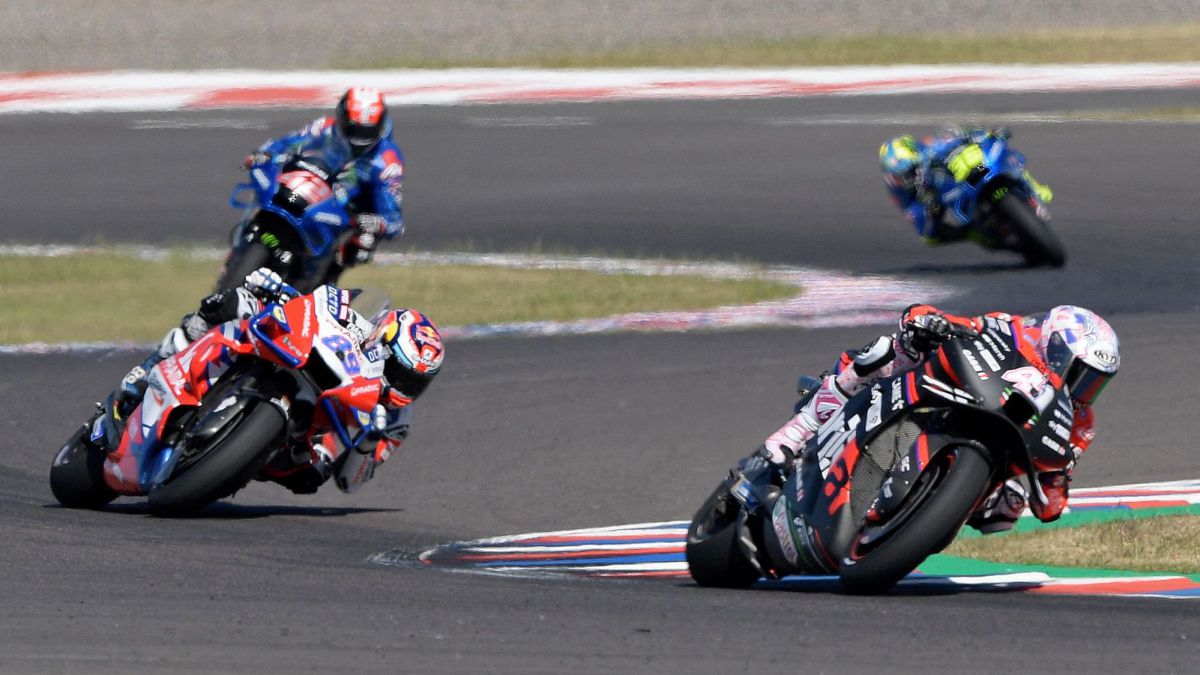 Aleixi y Aprilia ganan su primera carrera de MotoGP.