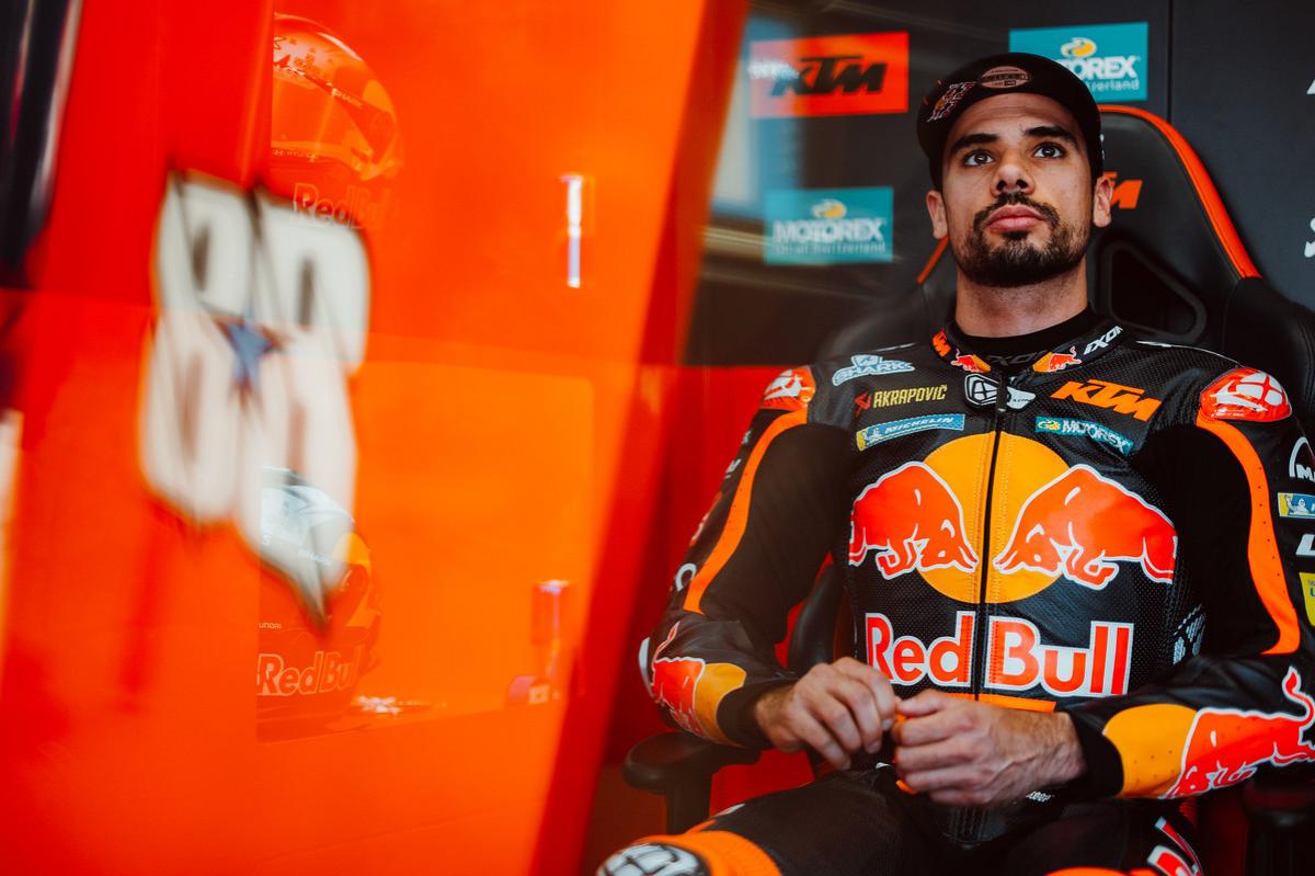 Oliveira niega volver a Tech 3: ¿Podría dejar KTM? El futuro de la estrella...