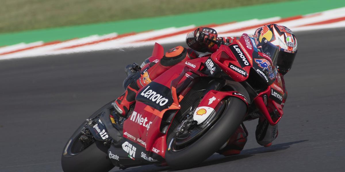 Miller y Bagnaia han confirmado el dominio de Ducati en la tercera sesión de...