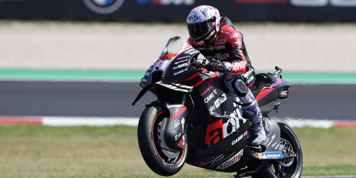 Aleix Espargaró marca el ritmo en Aragón con caída incluida y Márquez, 