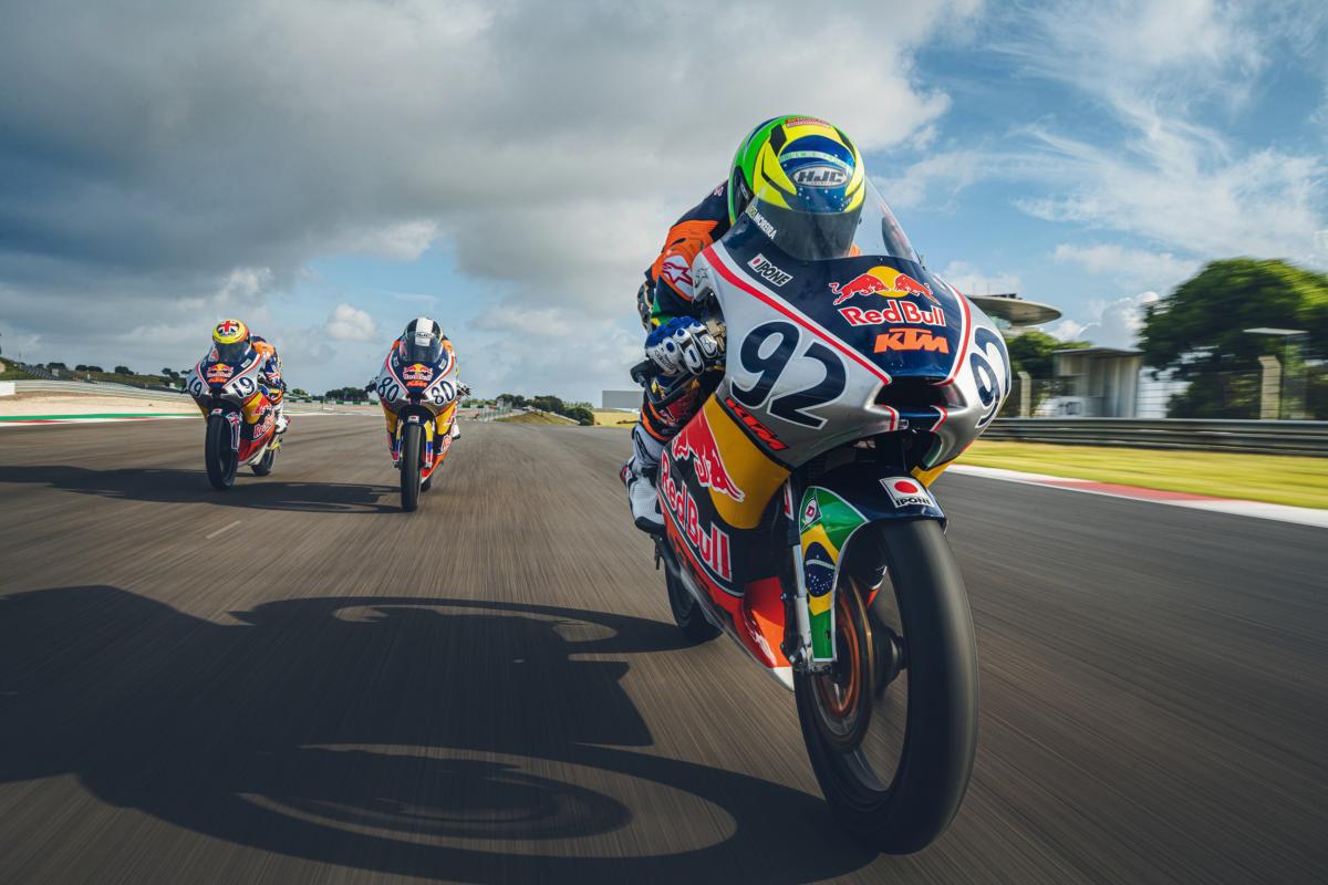 EN DIRECTO: ¡La última carrera de la Rookies\' Cup en Valencia! La Red Bull...