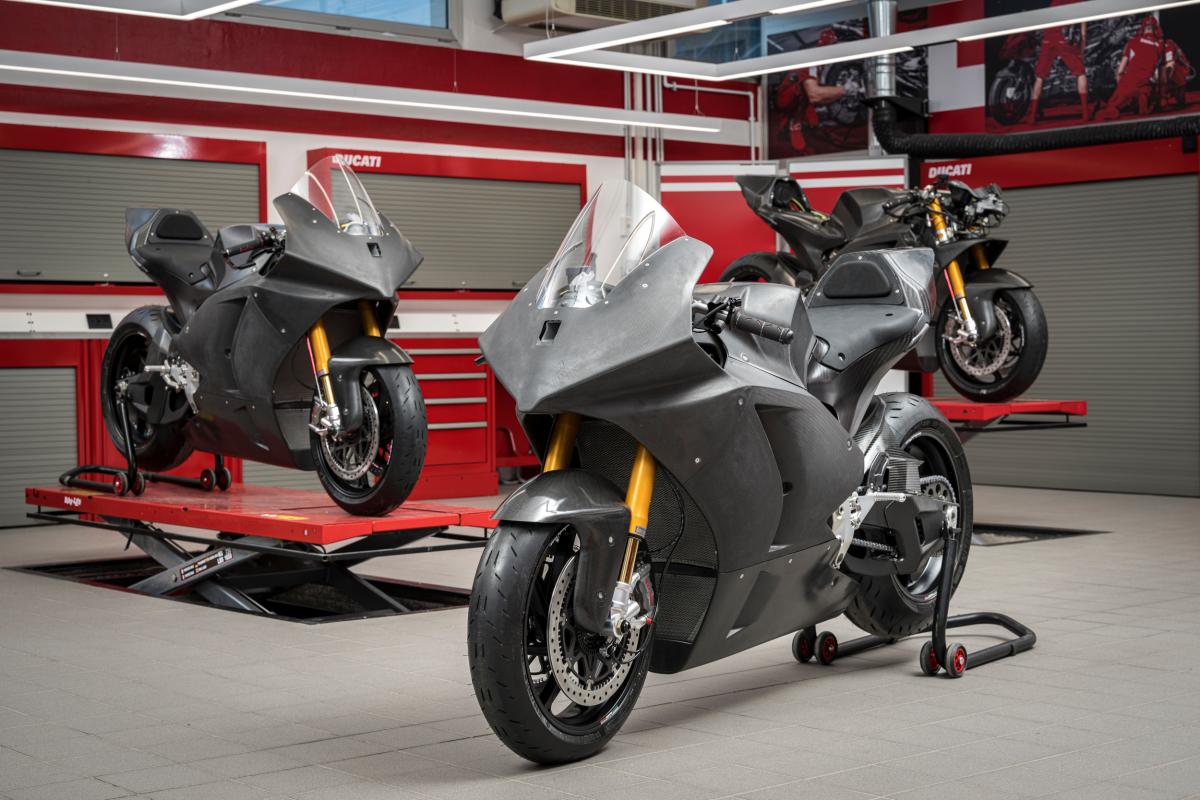 Listos para la acción: comienza la nueva era eléctrica de Ducati.