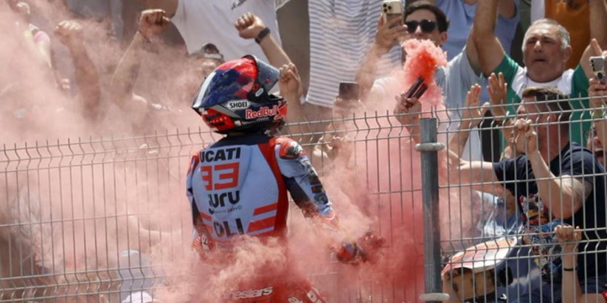 Euforia, bailes prohibidos y una canción dedicada al Gresini Racing: Marc Márquez ha vuelto.