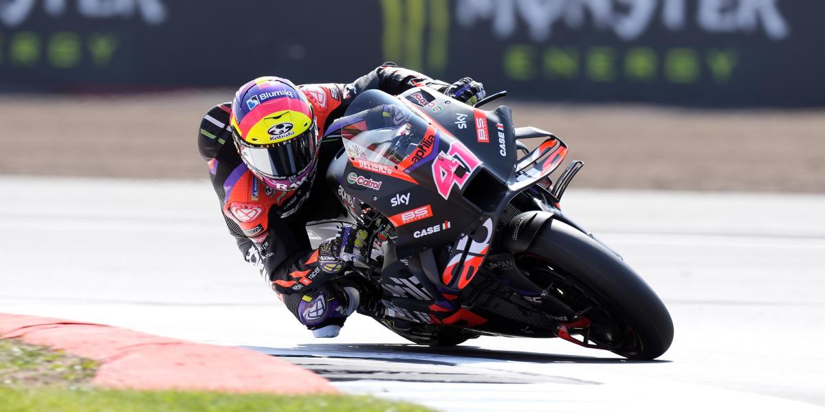 Aleix Espargaró ha logrado la pole position en Silverstone tras marcar un tiempo brillante.