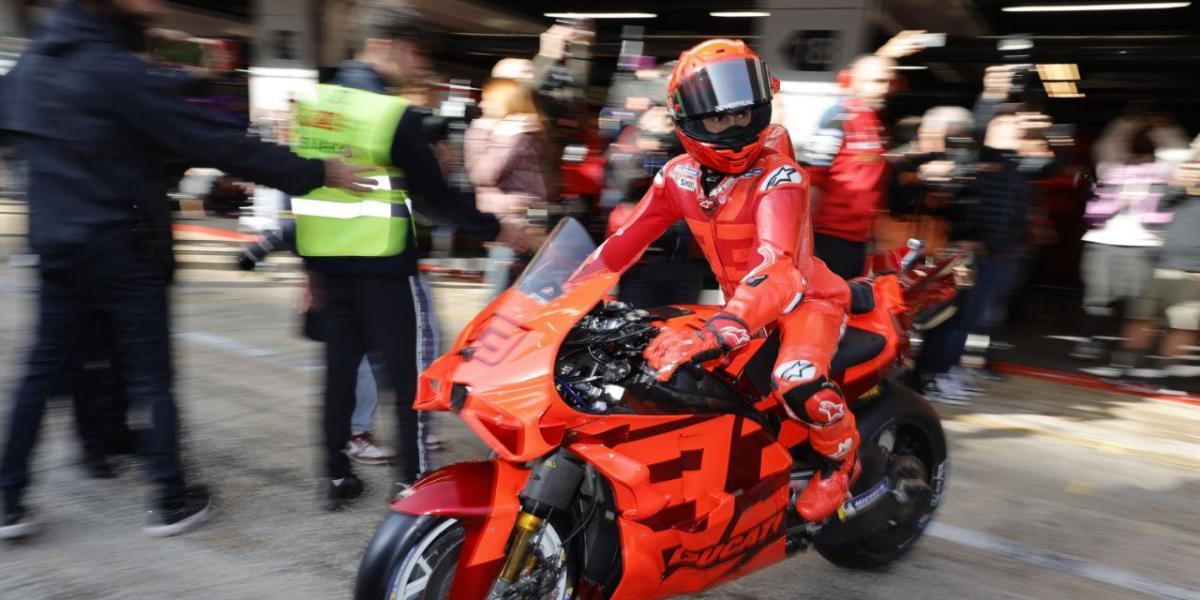 Este fue el debut oficial de Ducati y Marc Márquez, y el debut de...