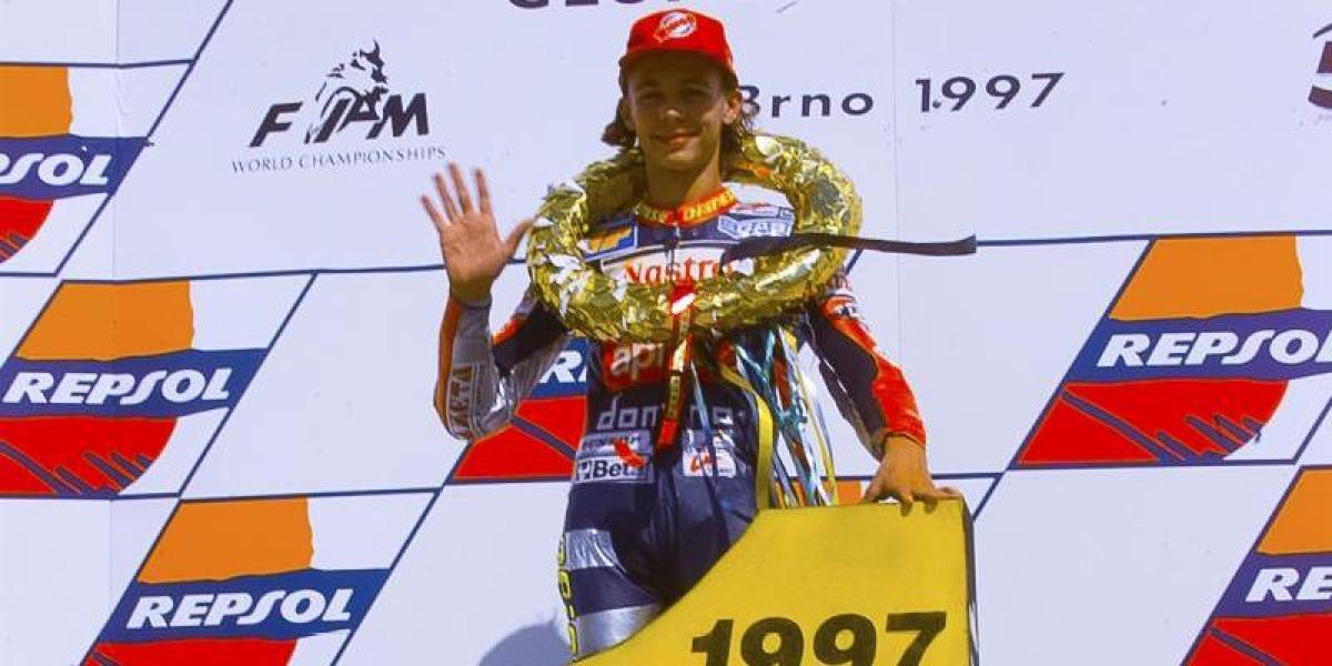 La historia detrás de la celebración más icónica de Valentino Rossi: «Los médicos dudaban...