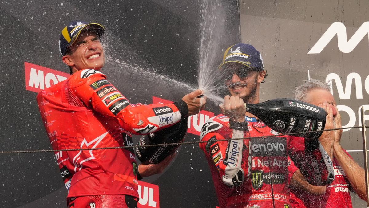 Pecco Bagnaia se presentó desnudo en Italia y afirmó: “Tener a Marc Márquez como...