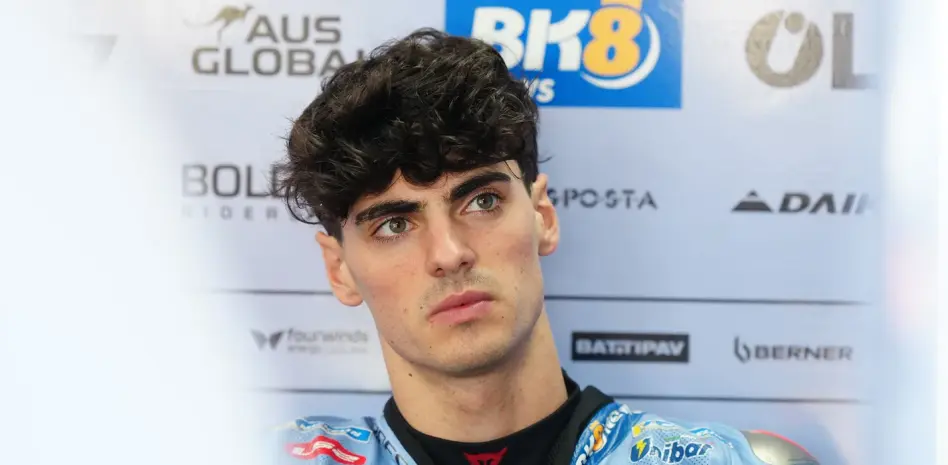 Fermín Aldeguer hace una 'parada en boxes' para aliviar el dolor en su pierna izquierda